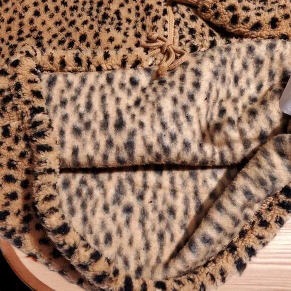 NWT - Billabong Half Zip Sherpa Teddy Fleece Pullover Cheetah Leopard Size: S - Picture 4 of 7